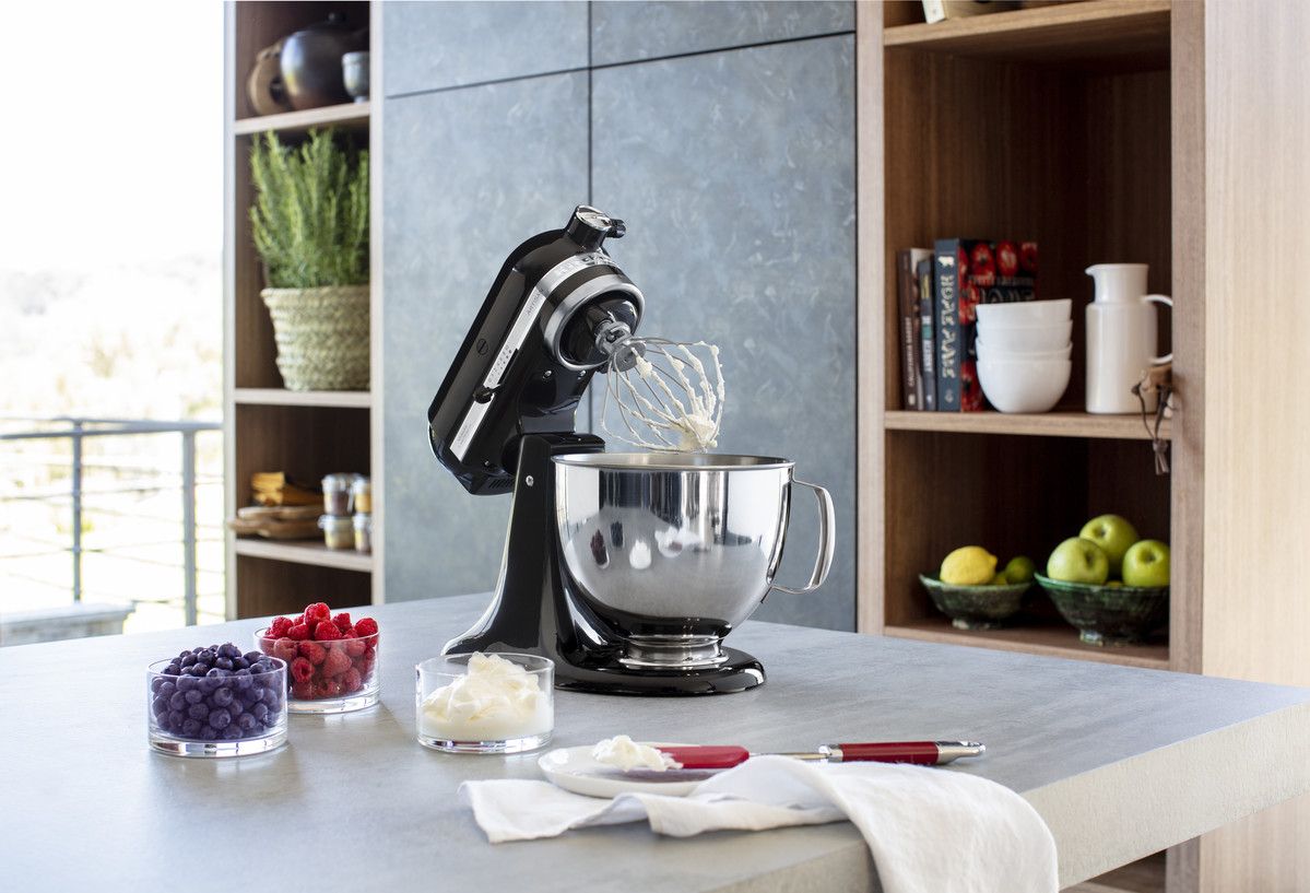 Artisan® Series 5 Quart Tilt-Head Stand Mixer - Onyx Black